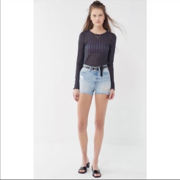 URBAN OUTFITTERS BDG High Rise Girlfriend Cutoff Shorts Light Wash distressed 26 - Picture 8 of 8